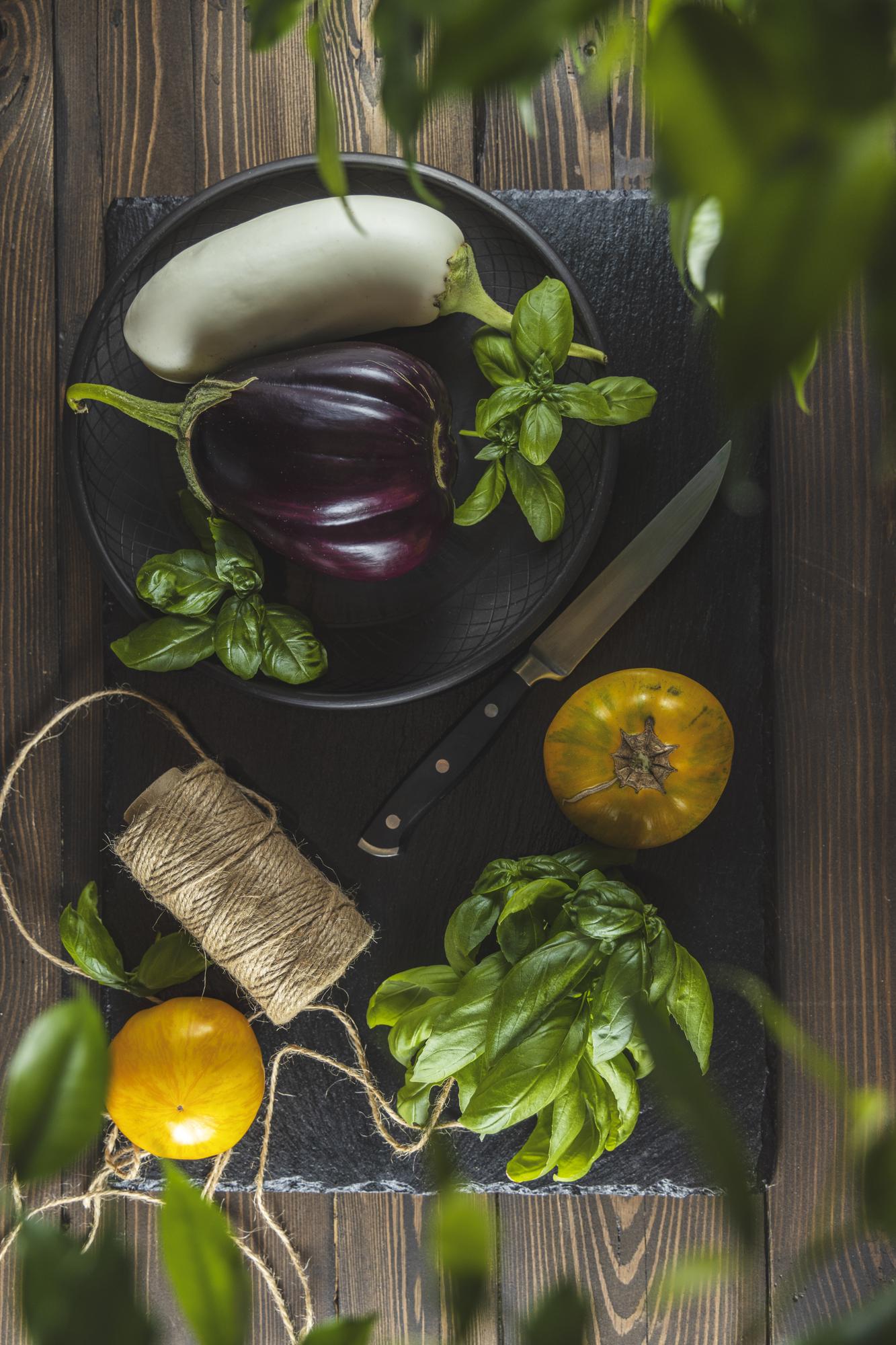Set de ingrediente proaspete aranjate pe masă
